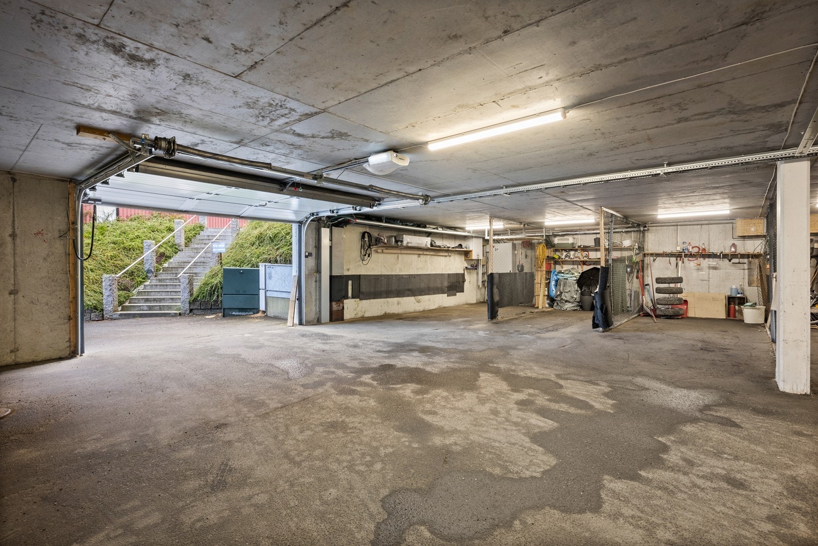 Borettslagets garasjeanlegg. Galleribilde