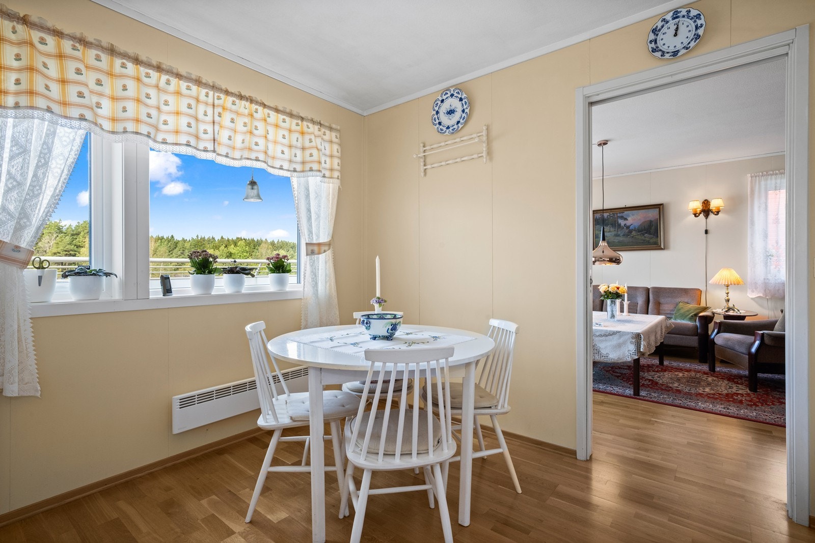 På kjøkkenet er det plass til en egen spisegruppe. Galleribilde