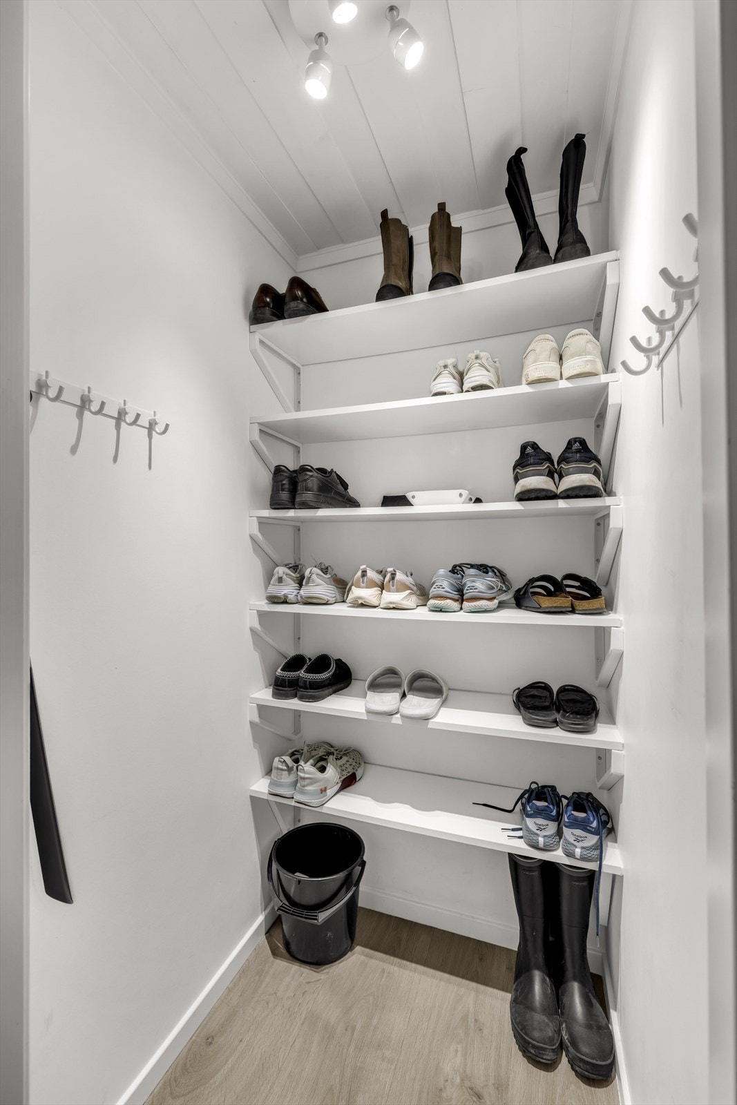 Bod ved entré. Galleribilde