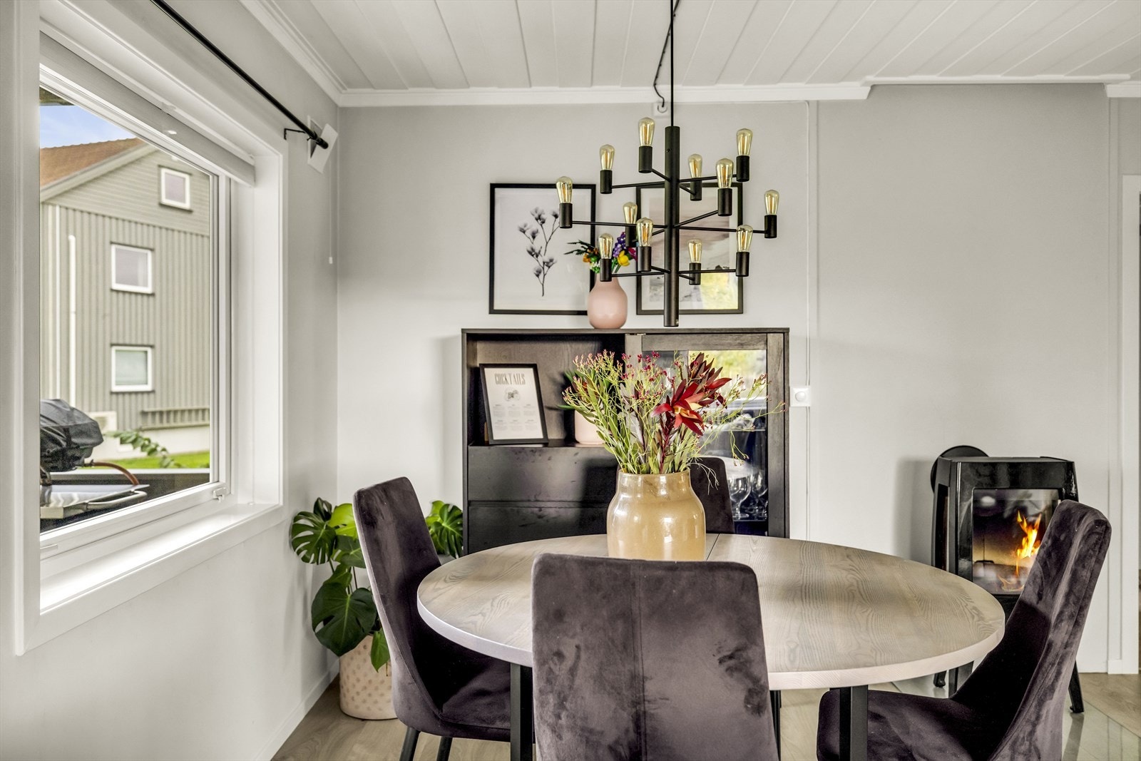 Her ligger forholdene til rette for å invitere venner og familie til hyggelige sammenkomster. Galleribilde