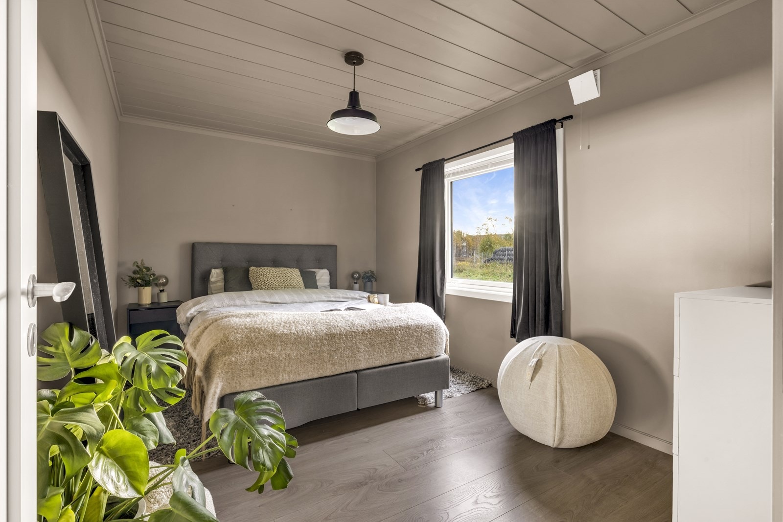 Leiligheten har to lune- og romslige soverom. Galleribilde