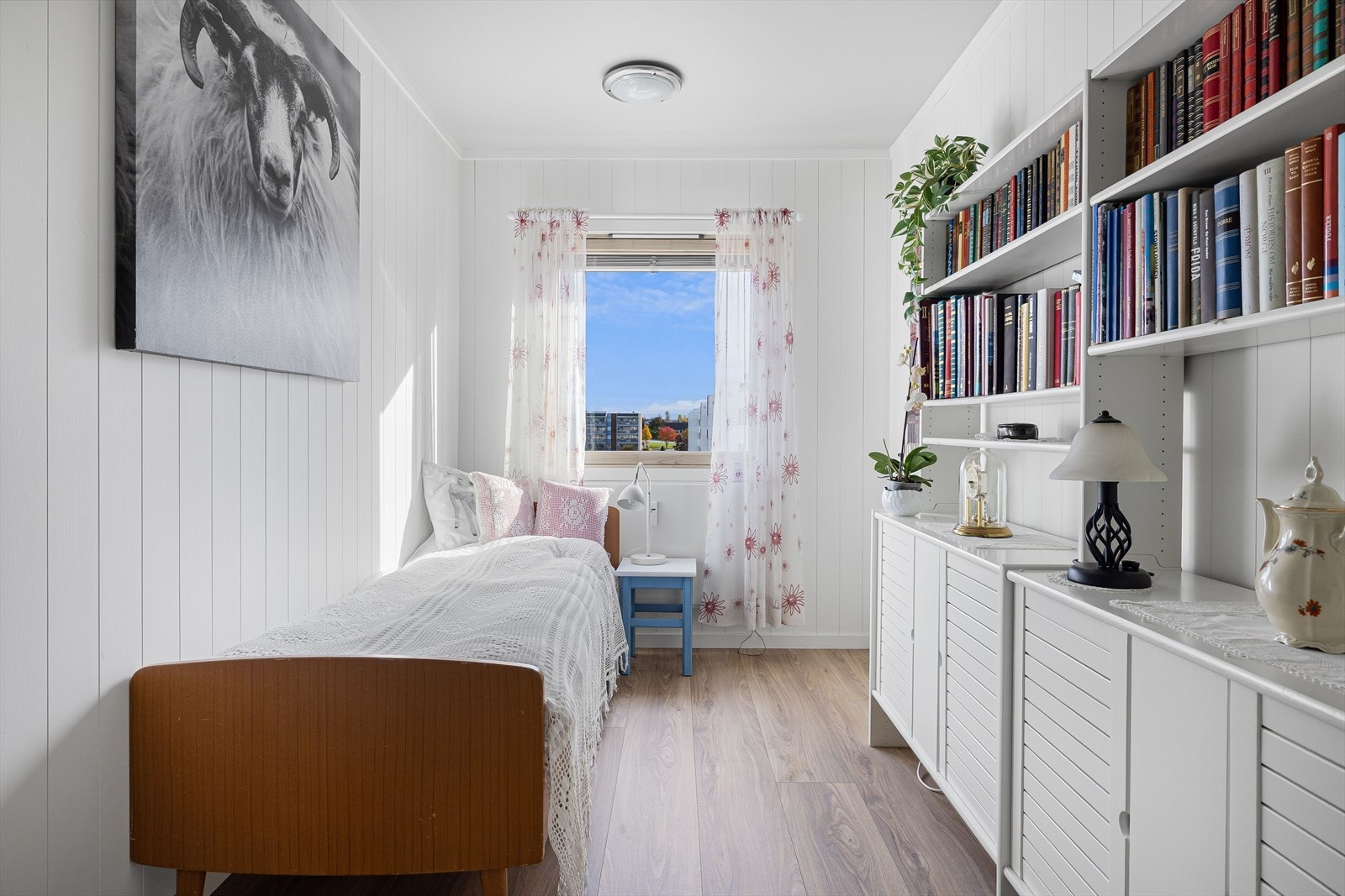 Soverom nummer tre er like lyst og pent som de to andre. Galleribilde