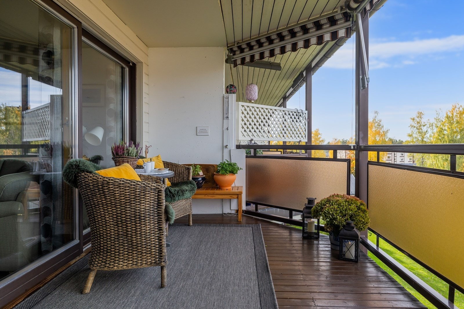 En herlig balkong på ca. 13 m². Her har du god plass til sittegruppe, planter og annet ønskelig for å skape et hyggelig utemiljø. Galleribilde