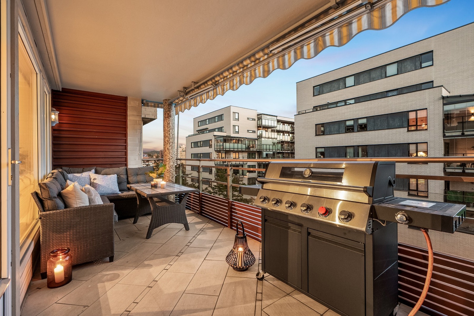 Det er lov med gass-/elektrisk grill på balkongen. Galleribilde