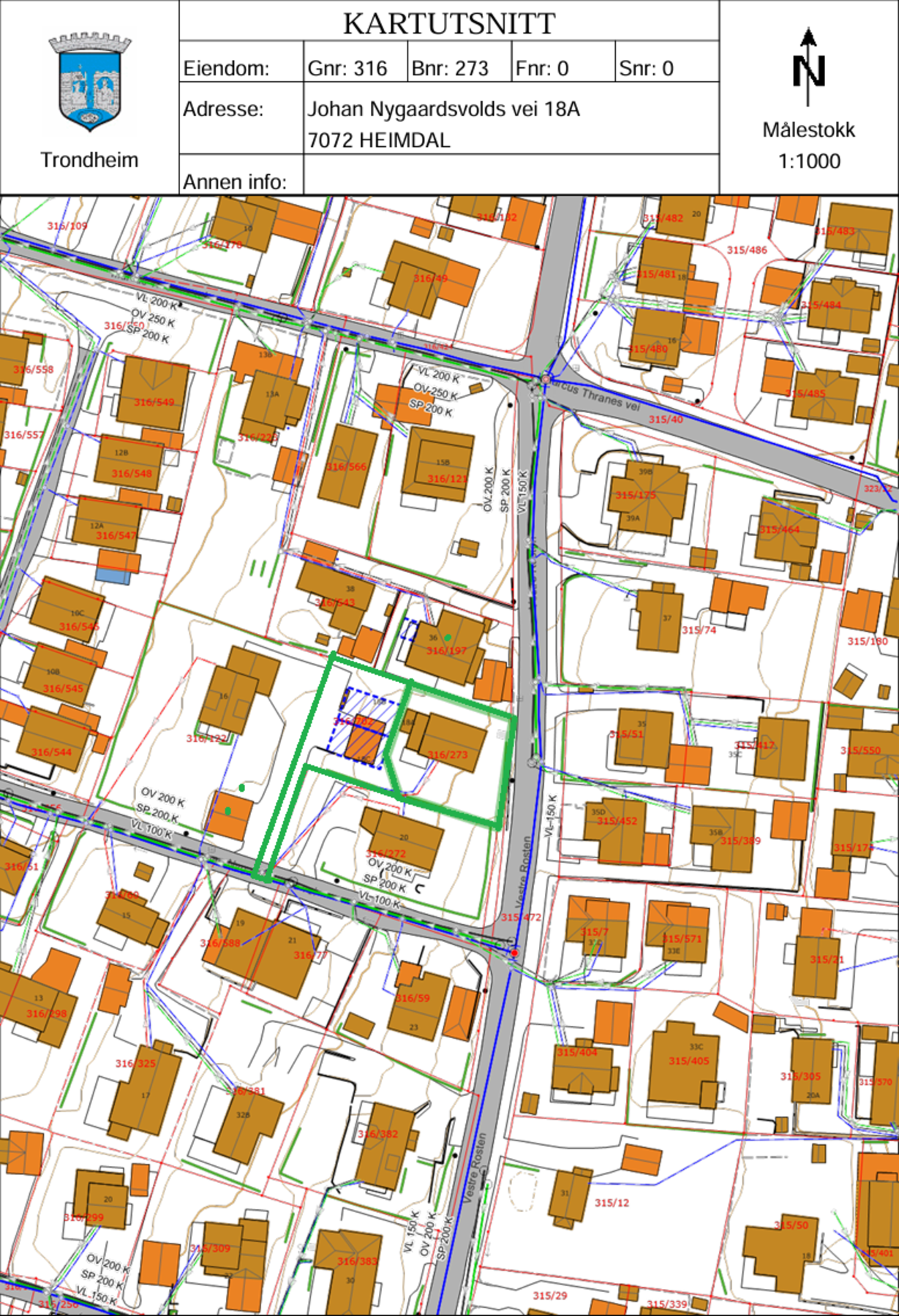 Eiendommen består av to tomter, den en hvor tomannsboligen står, den andre der garasje er plassert. Galleribilde