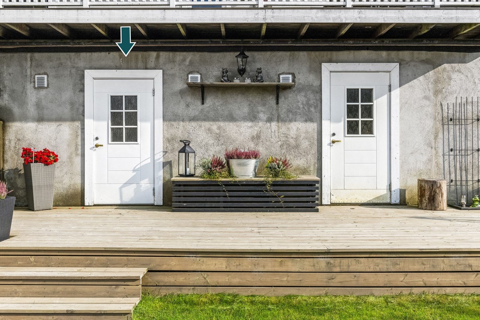 Det er ekstra lagringsplass tilgjengelig i en utvendig bod, mens den andre boden tilhører den andre seksjonen. Galleribilde