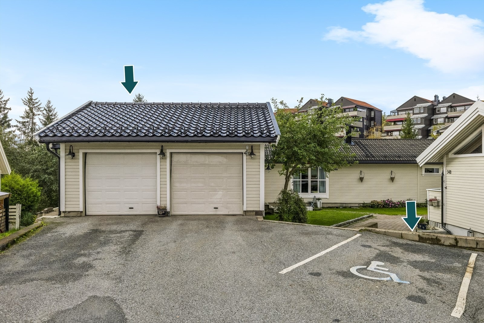 Det følger med en garasjeplass, samt en parkeringsplass. Velkommen til visning! Galleribilde