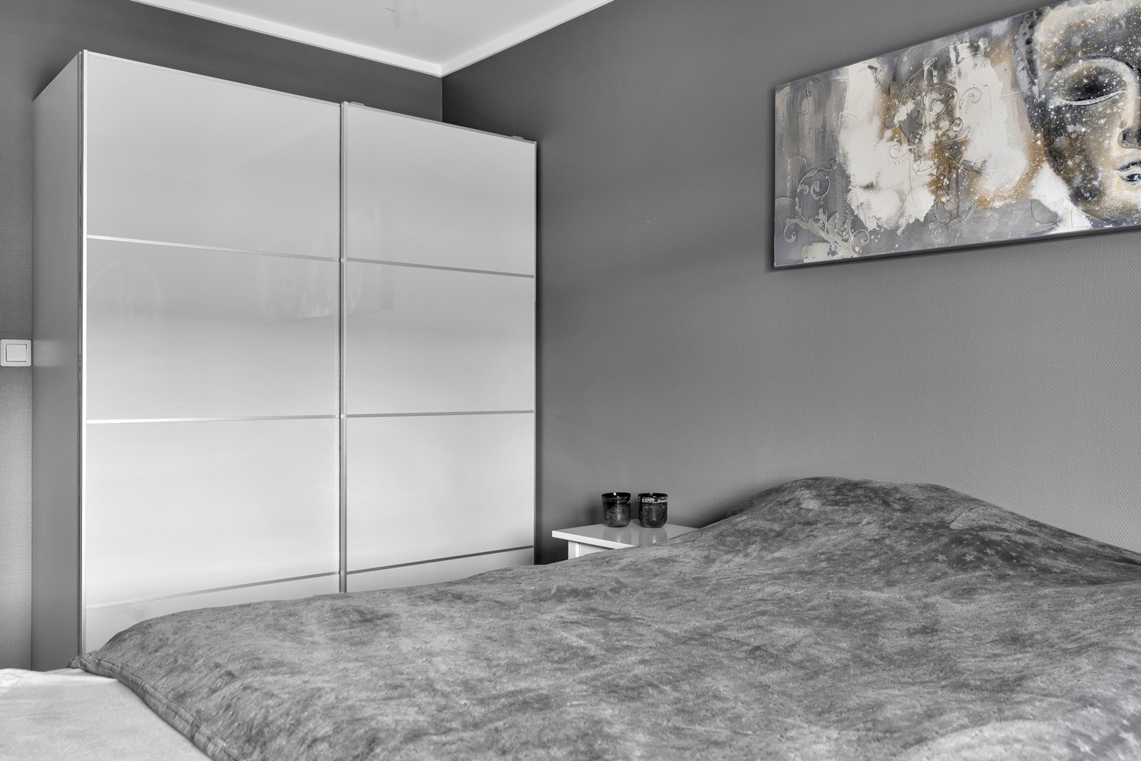 - med skyvedørsgarderobe Galleribilde