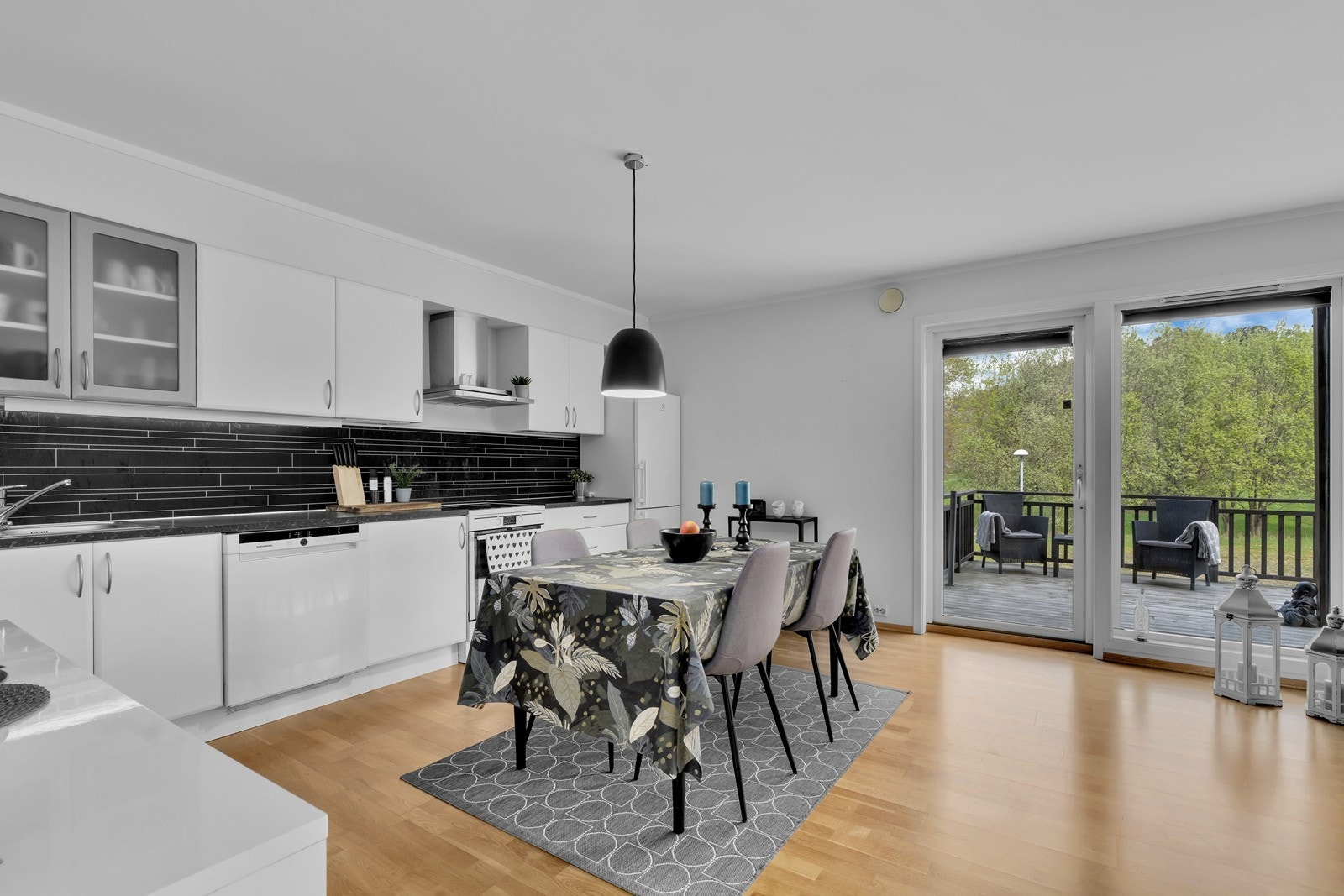 Godt med skap - og benkeplass Galleribilde