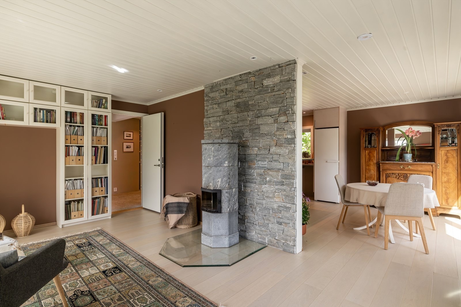 Boligen har mursteinspipe fra opprinnelig byggeår. Galleribilde