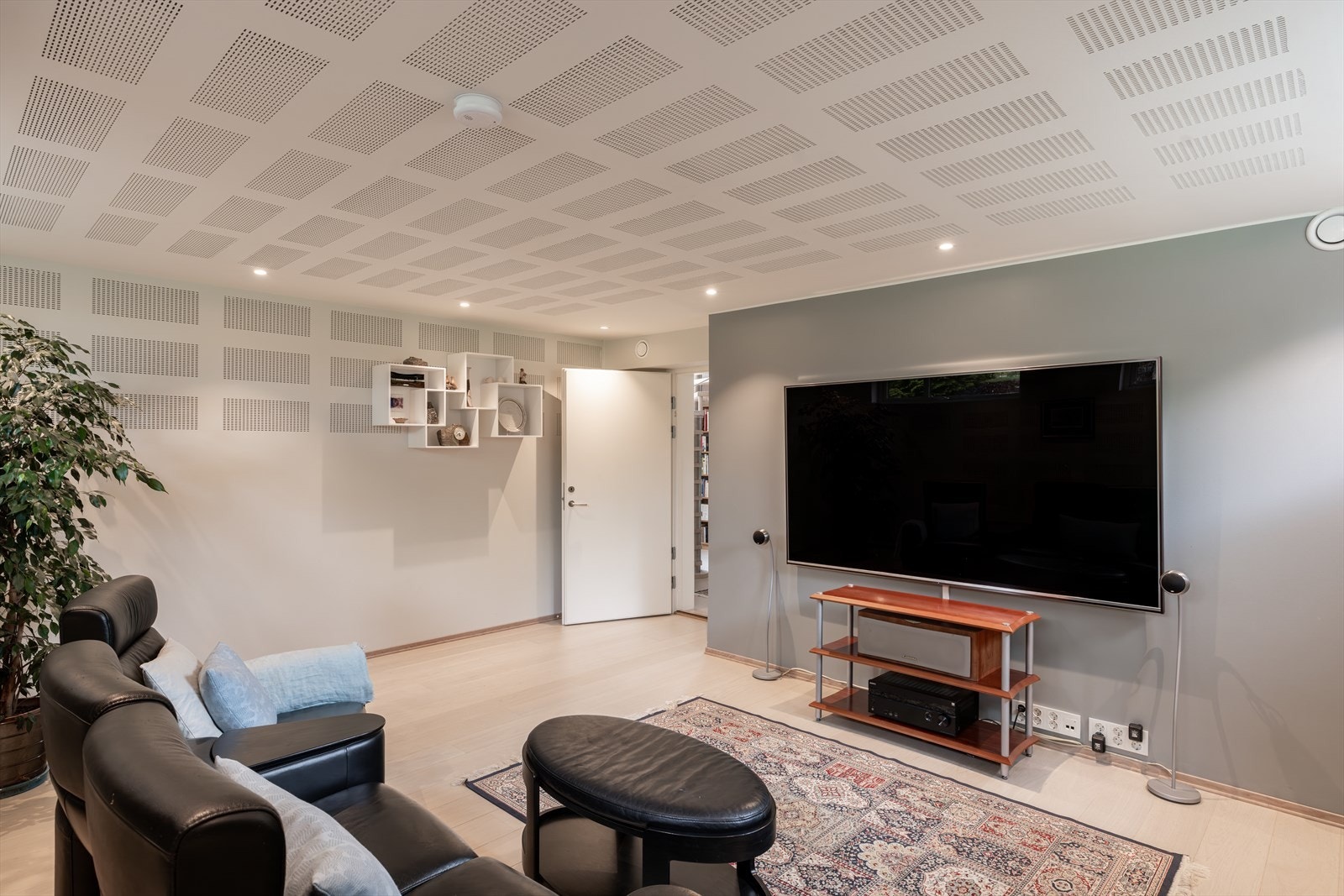 Rommet egner seg særlig godt som hjemmekino eller musikkrom. Galleribilde
