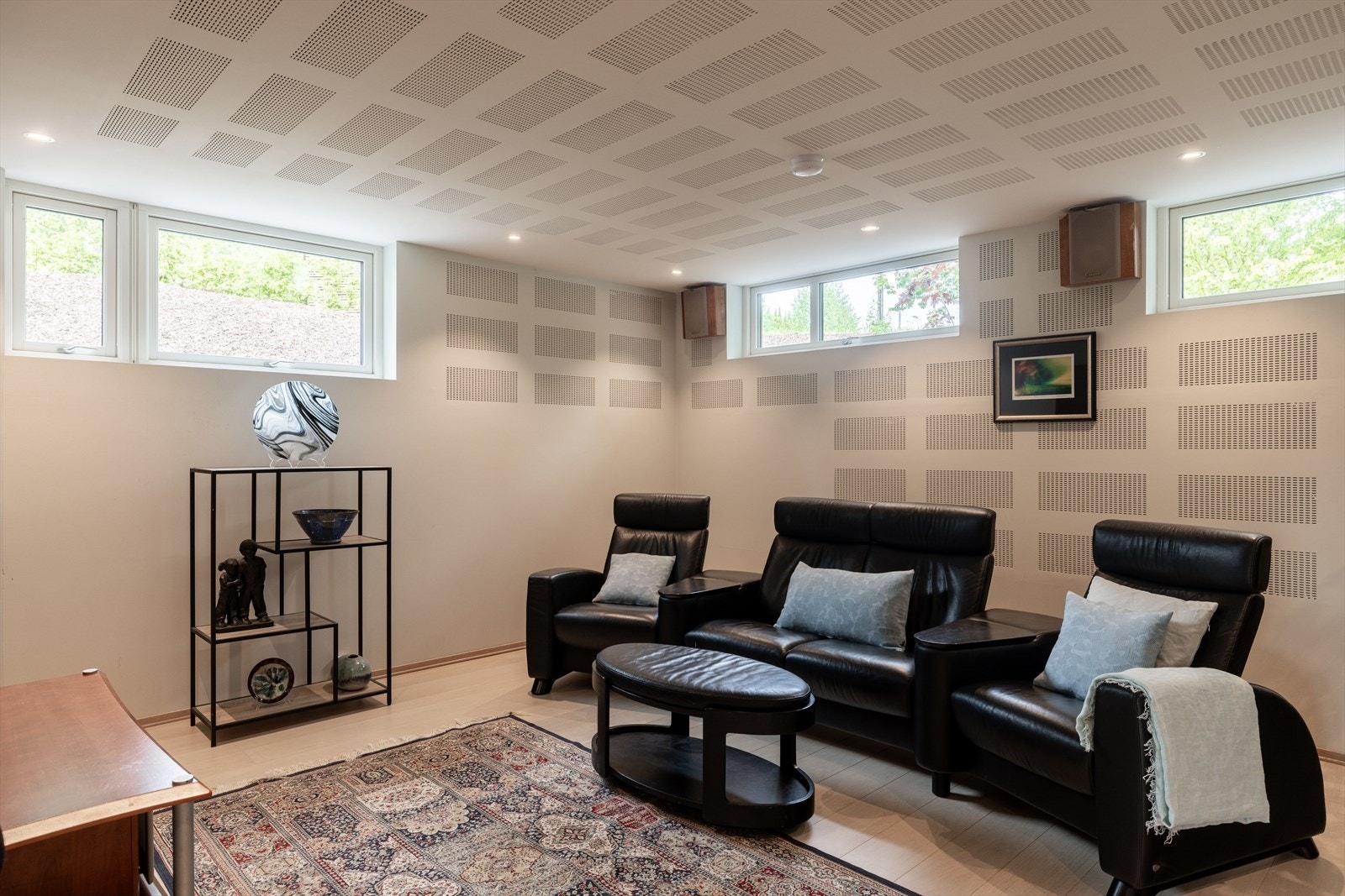 En ekstra kvalitet ved boligen er den fleksible og lydisolerte kjellerstuen. Galleribilde