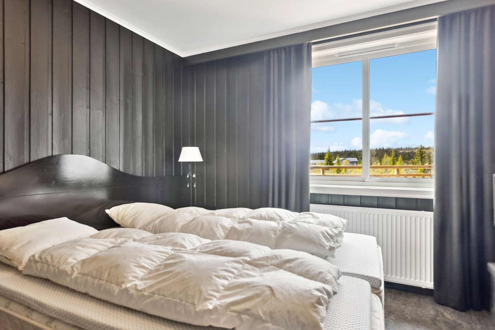 Soverom med plass til dobbeltseng. Galleribilde