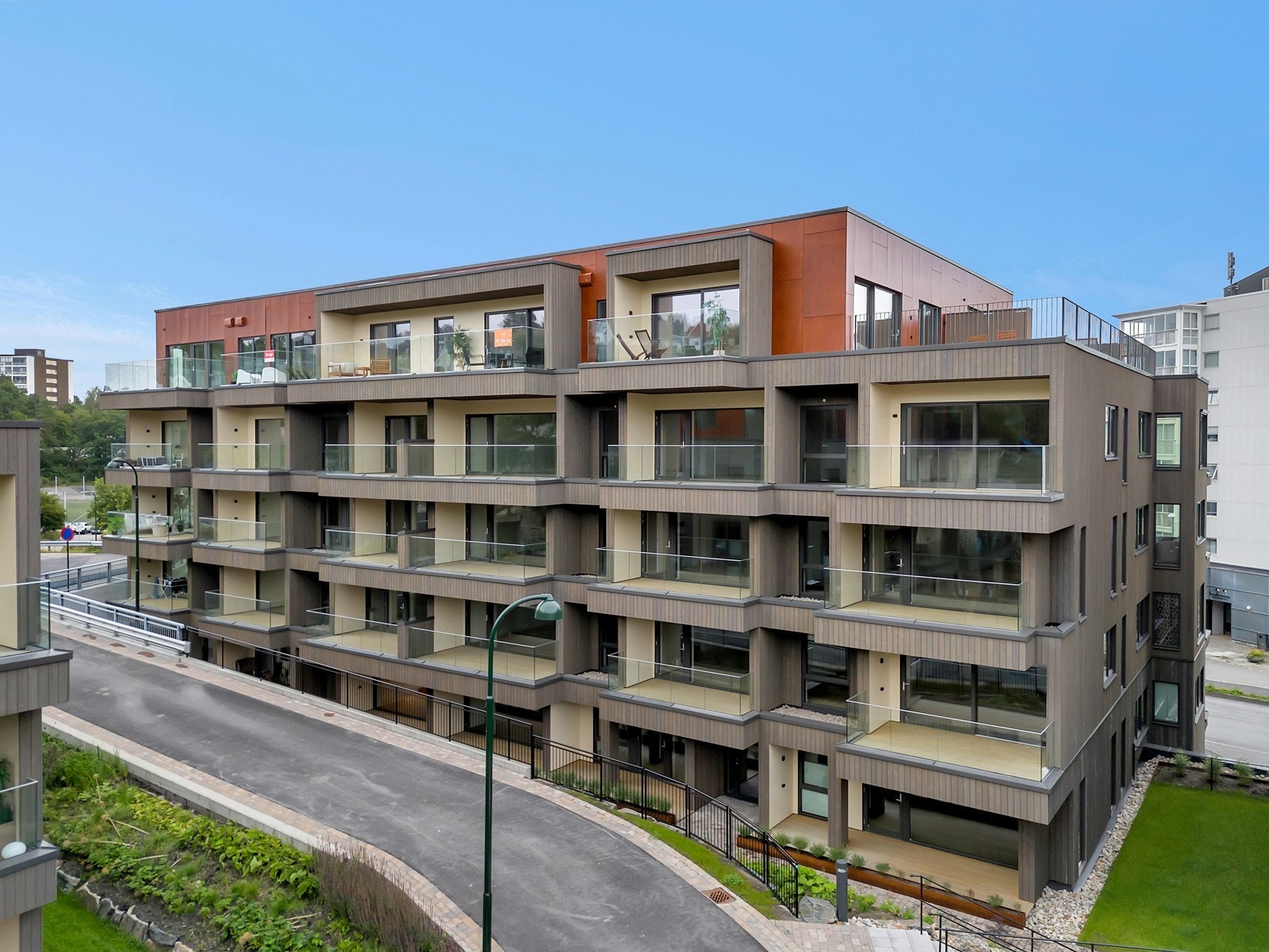 Leiligheten ligger i byggets 5. etasje med en herlig balkong! Galleribilde