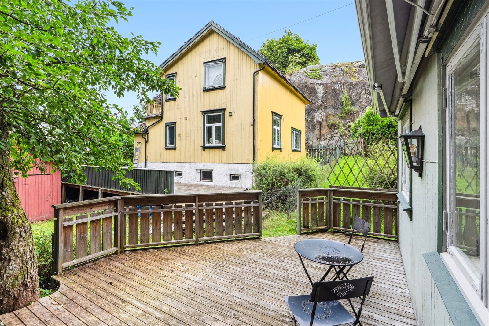 Terrassen er deilig å ha på de varmeste dagene. Galleribilde