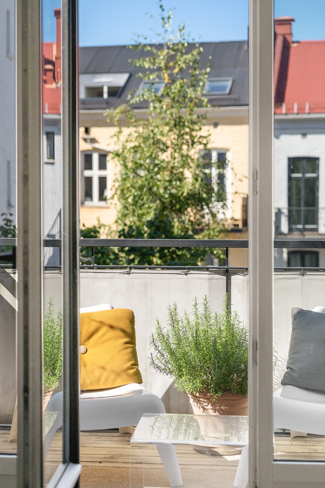 Fra stuen er det utgang til balkongen Galleribilde