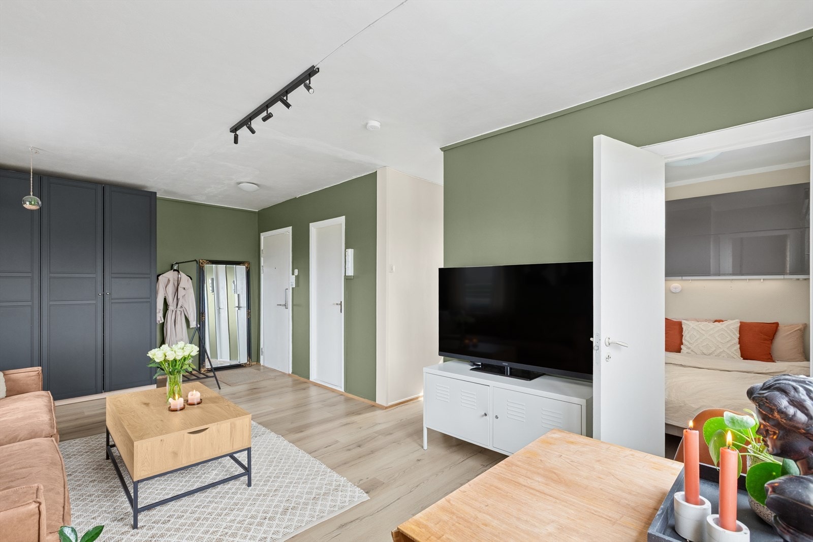 Velkommen inn til hyggelig visning i toppleilighet i Waldemar Aunes veg 6A! Galleribilde