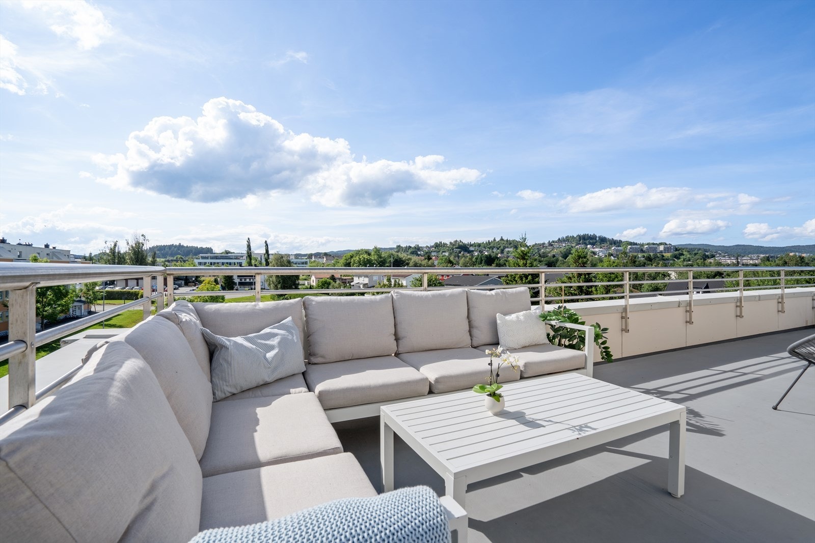 Takterrasse til stor glede på gode og varme sommerdager. Galleribilde