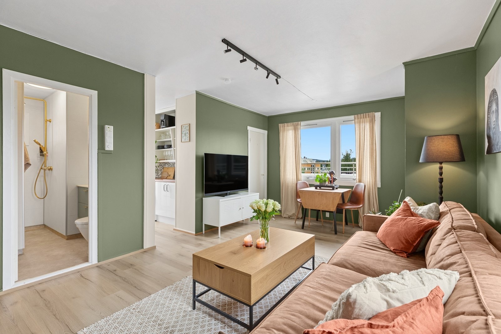 Her får du en leilighet med en lys, praktisk og åpen planløsning. Galleribilde