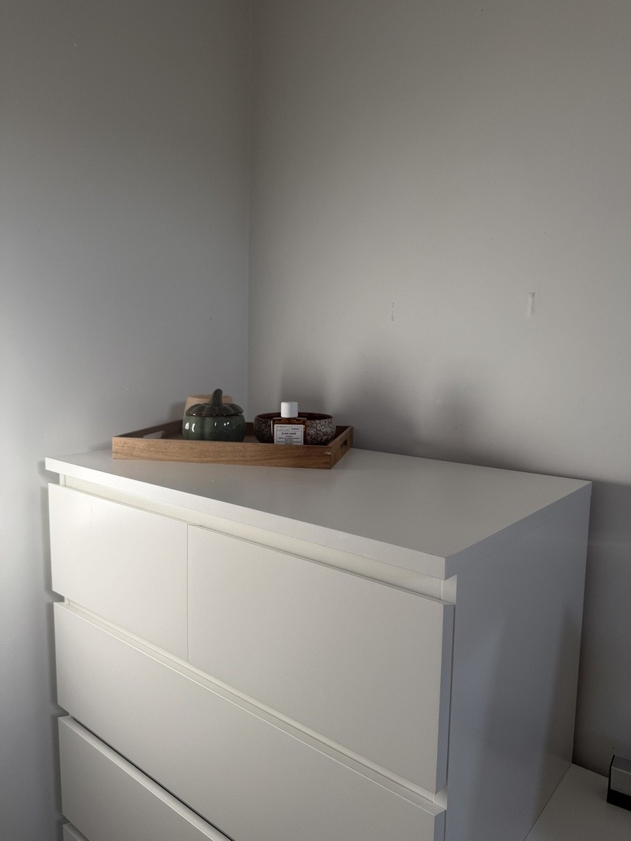 Kommode + kommode i stue gir god plass til oppbevaring Galleribilde