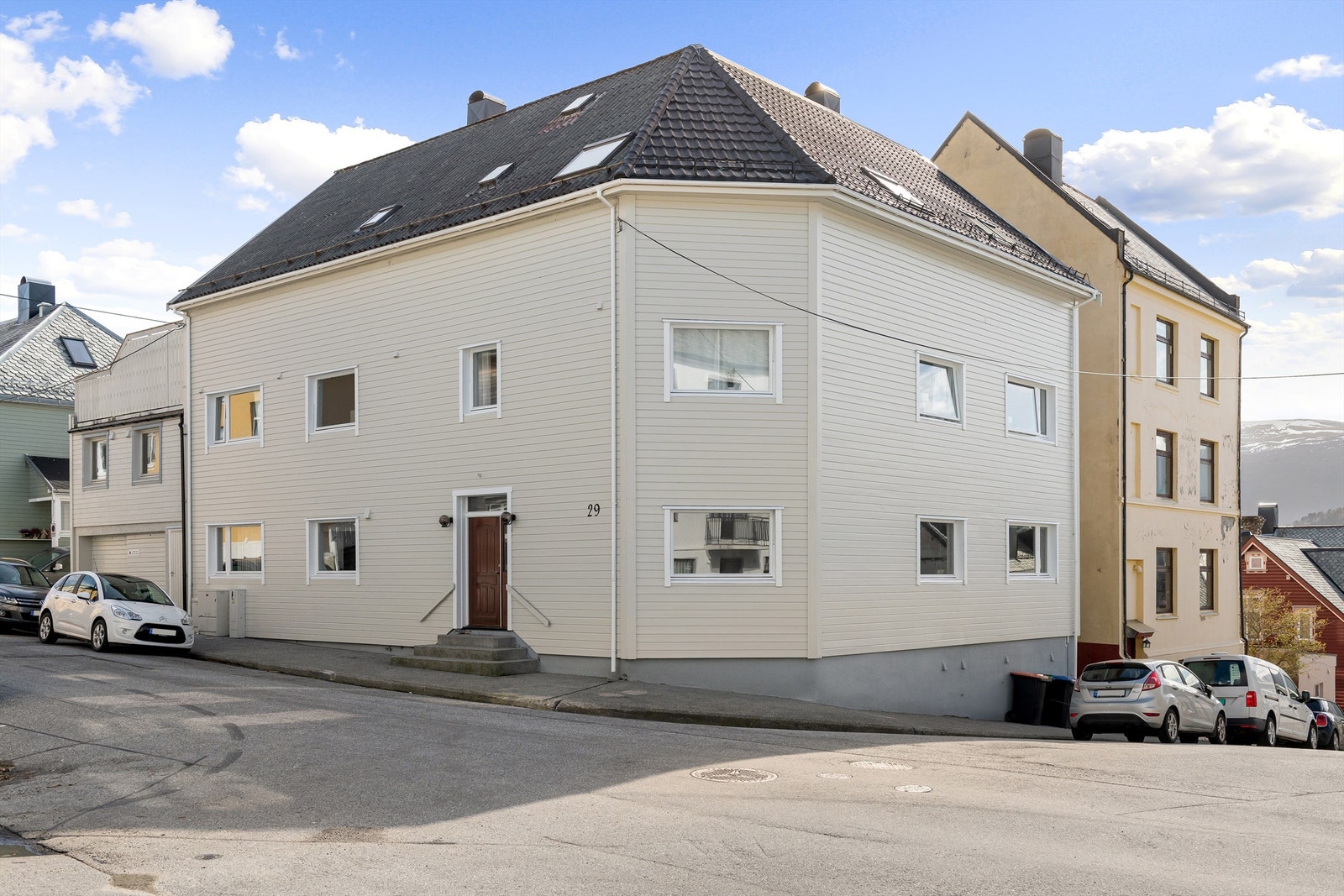 Giskegata 9 med fasade mot Giskegata i nord og Statsraad Daaesgate mot vest Galleribilde