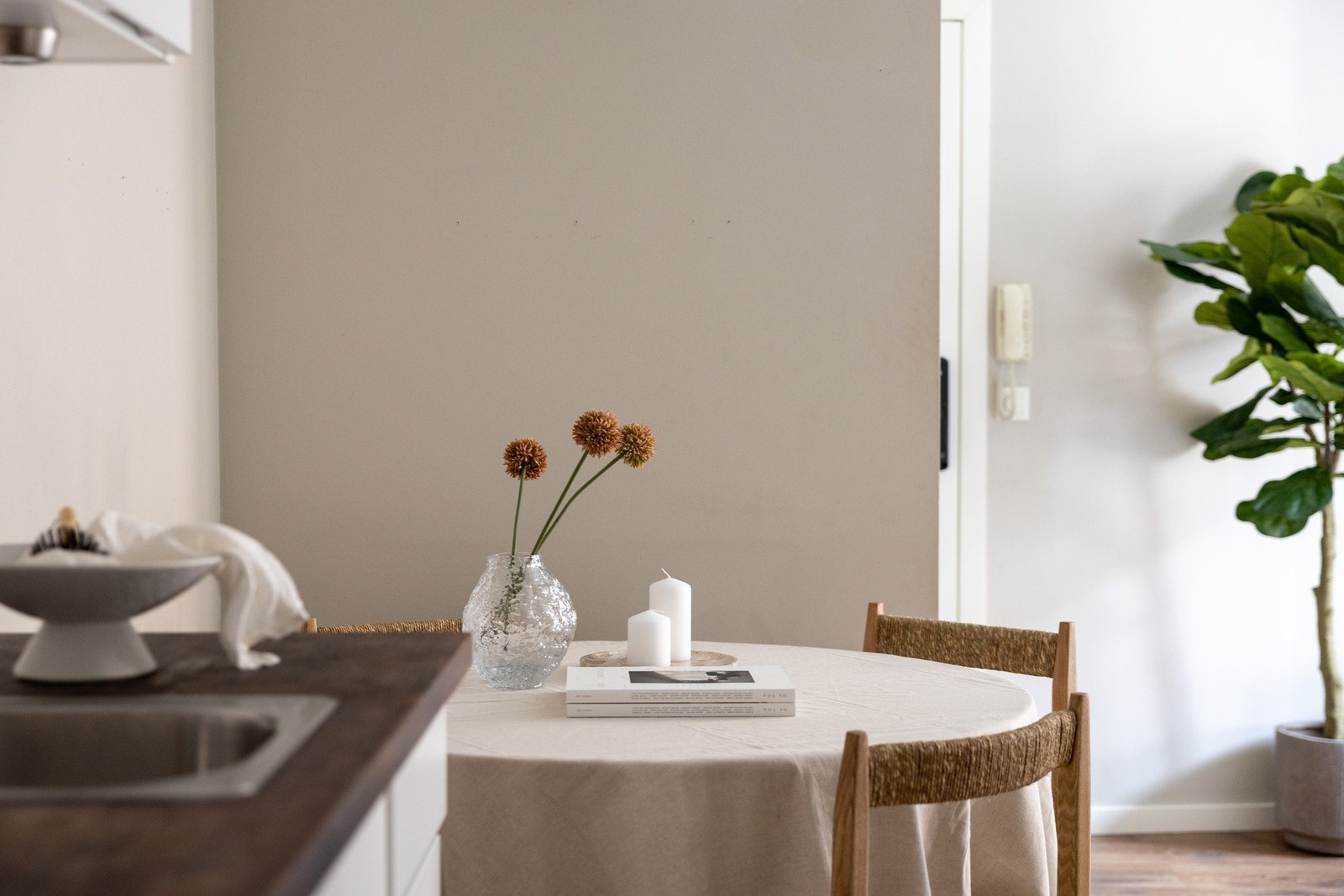 Det er plass til å innrede med spisebord. Galleribilde