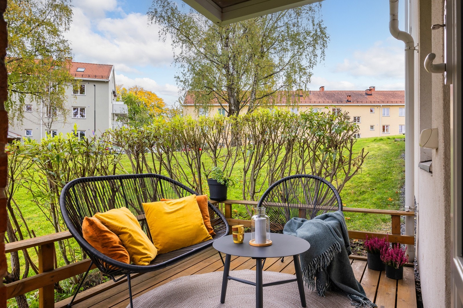 Innbydende 2-roms hjørneleilighet med markterrasse på 6 kvm mot parkareal. Galleribilde