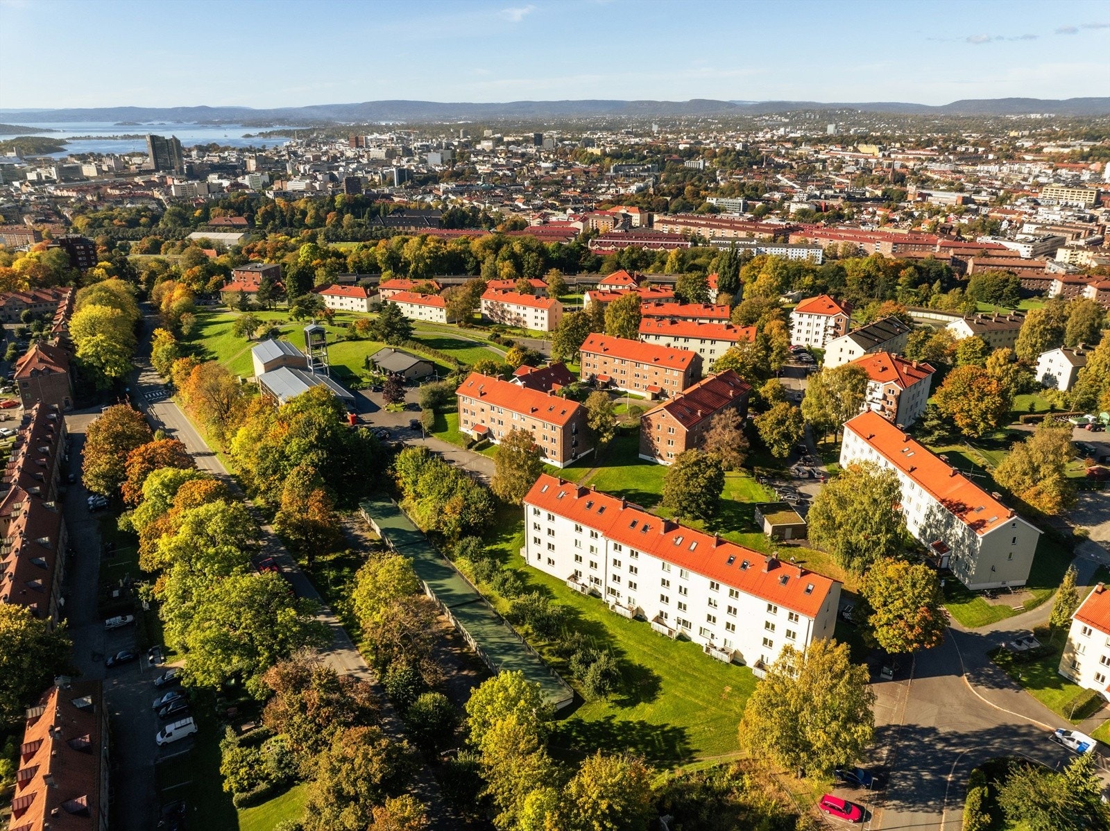 Store grøntarealer og mye luft mellom blokkene på Keyserløkka Galleribilde
