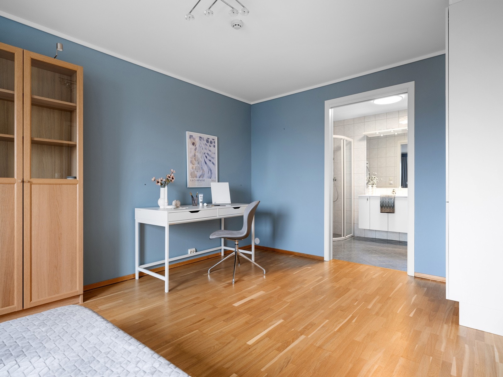 Det er også plass til kontorpult om ønskelig. Galleribilde