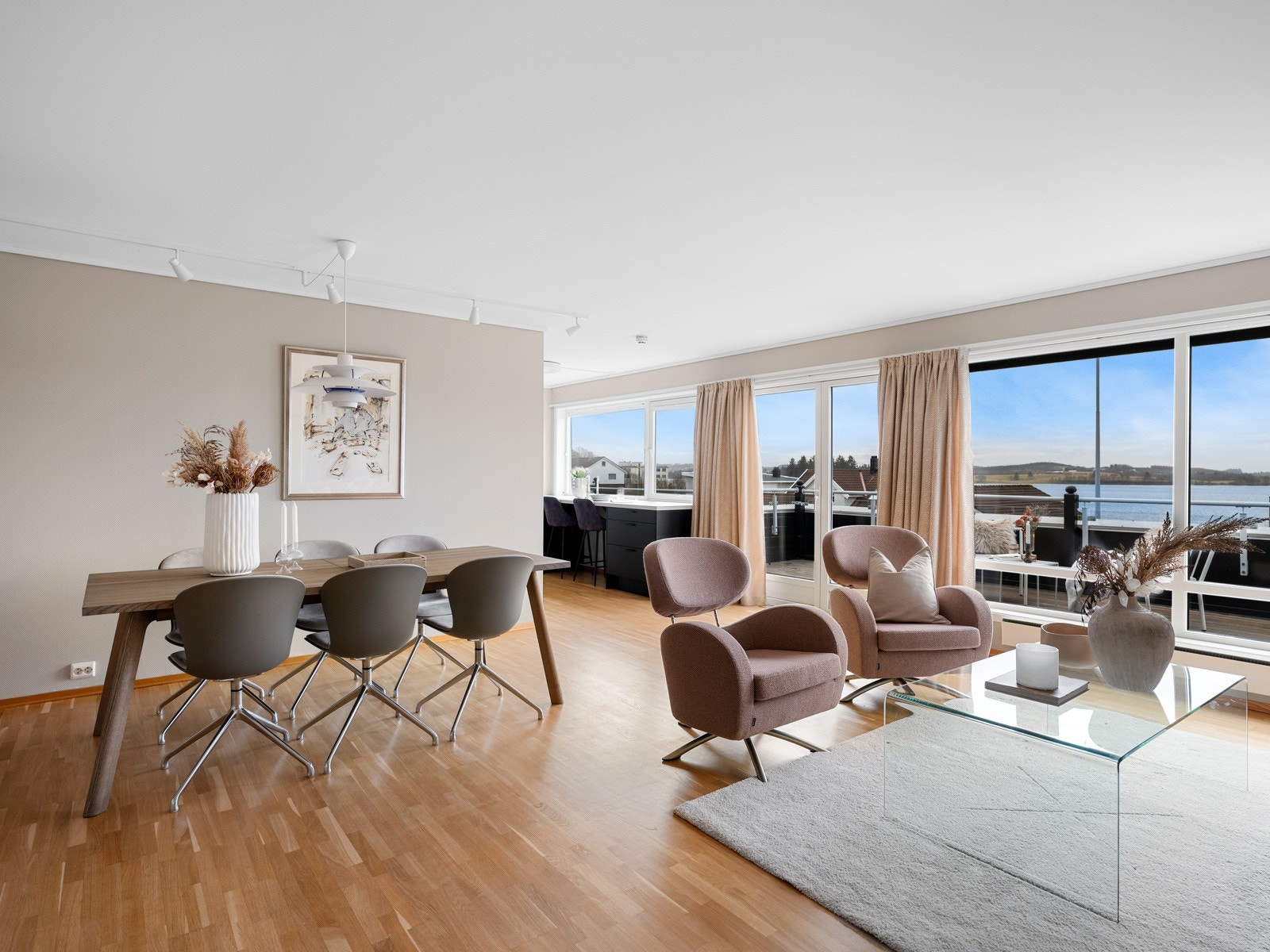 Osheia 10 er en tiltalende toppleilighet på ca. 122 kvm BRA. Galleribilde