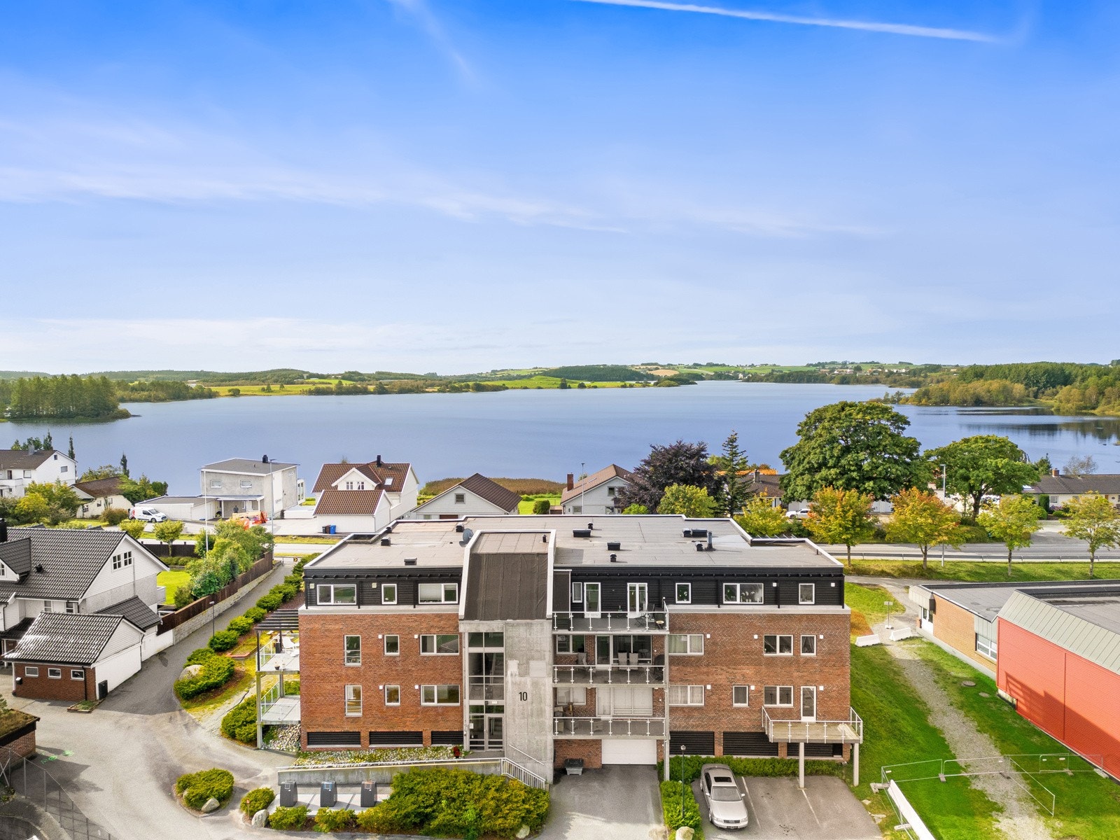 Her finner man blant annet turløyper i ulike lengder, lysløyper og grusveier tilpasset de fleste. Ved Stemmen har man tilgang til flotte friområder med blant annet herlig grillplass, gapahuk, lekeplasser, sandstrand og badeplass med trivelig brygge. Galleribilde