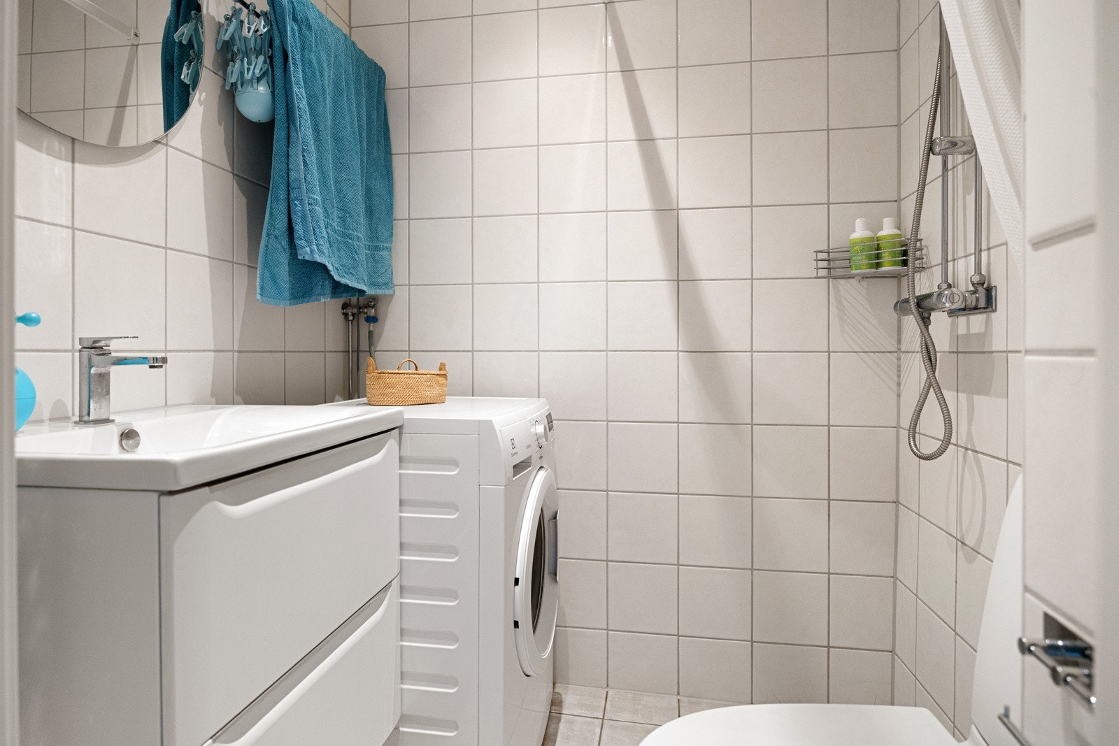 Lyst, flislagt baderom med gulvvarme renovert i 2006 i regi av aksjelaget Galleribilde