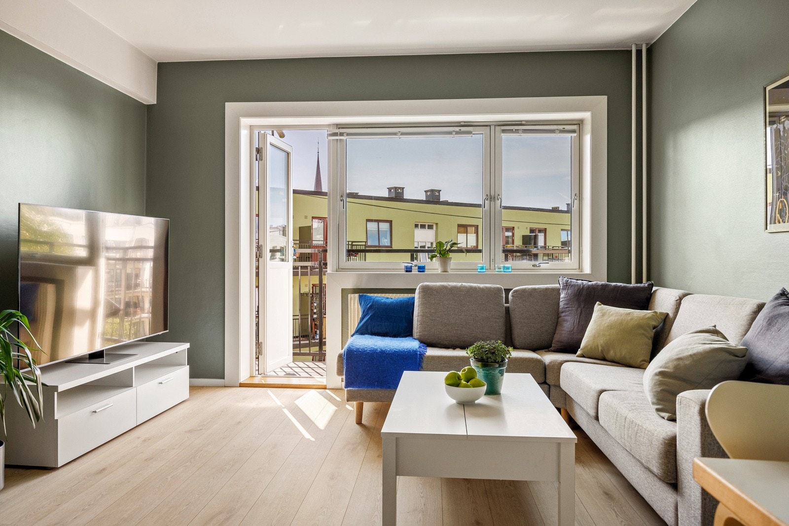 God lysforhold fra store vindusflater (2018) Galleribilde