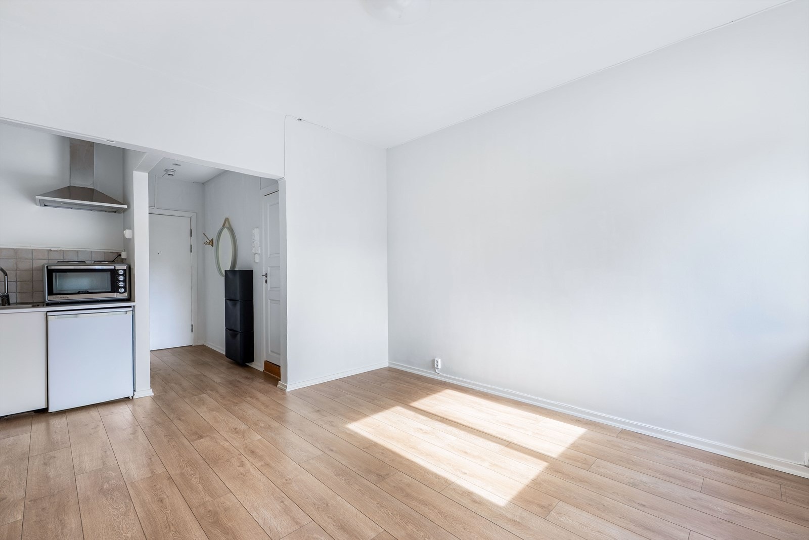 Arealeffektivplanløsning. Gode muligheter for å sette inn ønsket møblement! Galleribilde