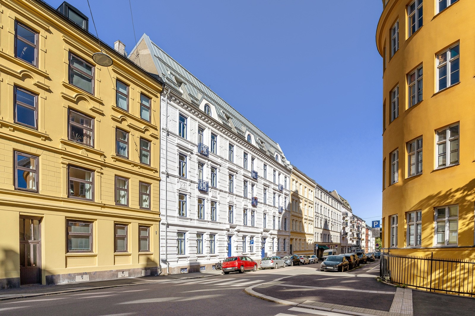 Velkommen til St. Hanshaugen og Herman Foss' gate! Dette er en av de flotteste og mest populære gatene på St. Hanshaugen med klassisk bebyggelse og lite gjennomgangstrafikk. Galleribilde