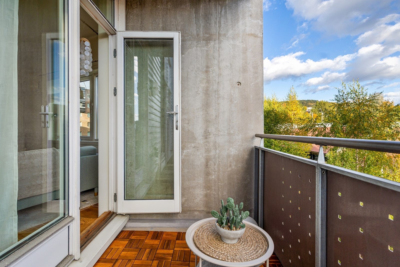 Her er det plass til utemøbler, en fin utvidelse av stuen. Galleribilde