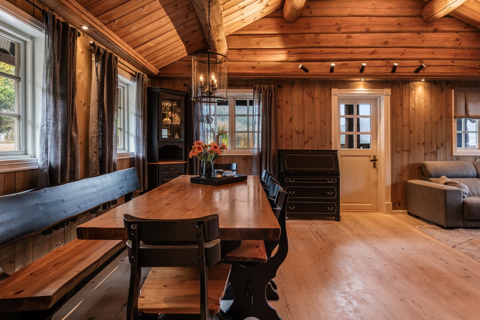 Takhøyden gir stuen et sjarmerende preg Galleribilde