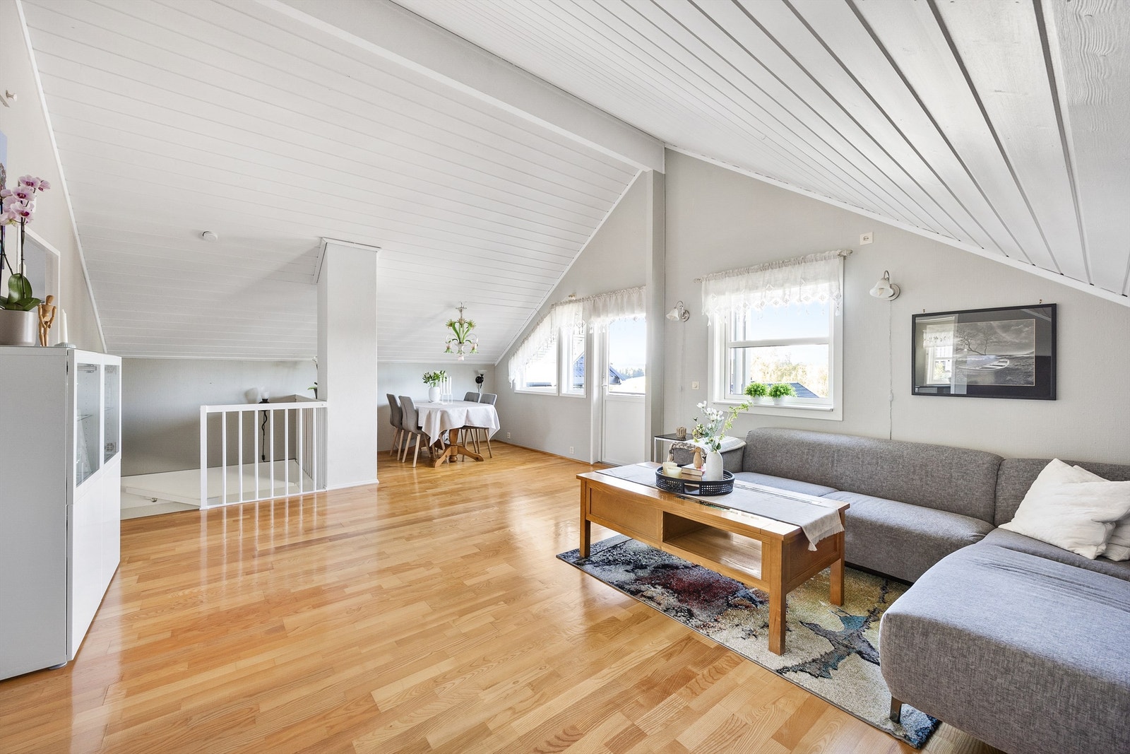 Fra stuen har man utgang til en veranda målt opp til ca. 8 kvm. Galleribilde