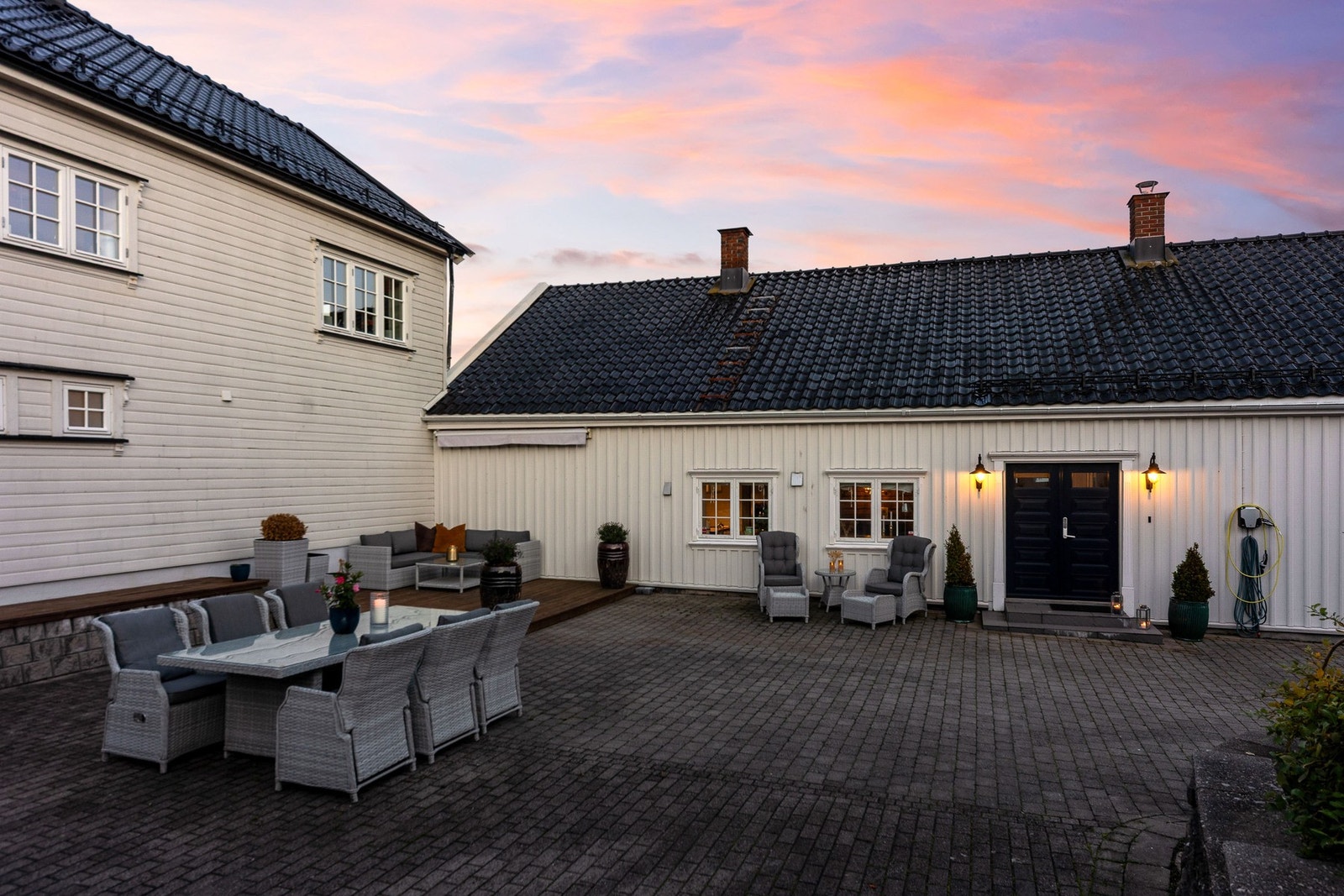 Koselig gårdsrom. Galleribilde