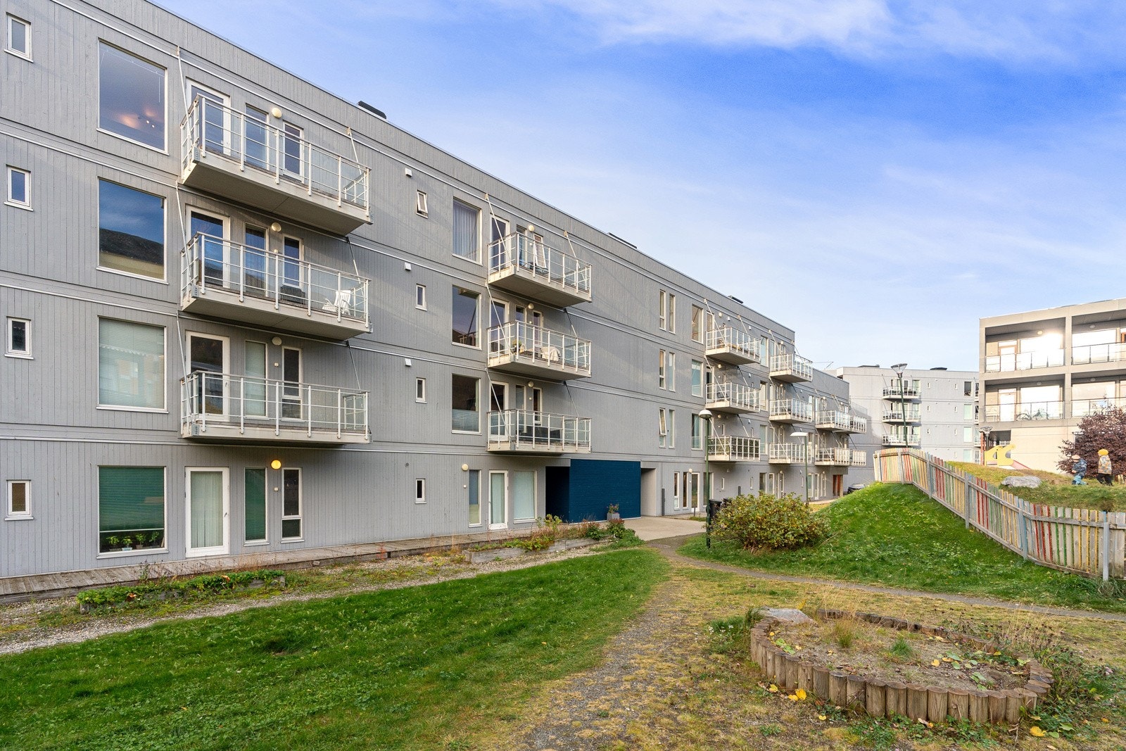 Svært fin intern beliggenhet i 3. etasje, ut mot fellesområder.