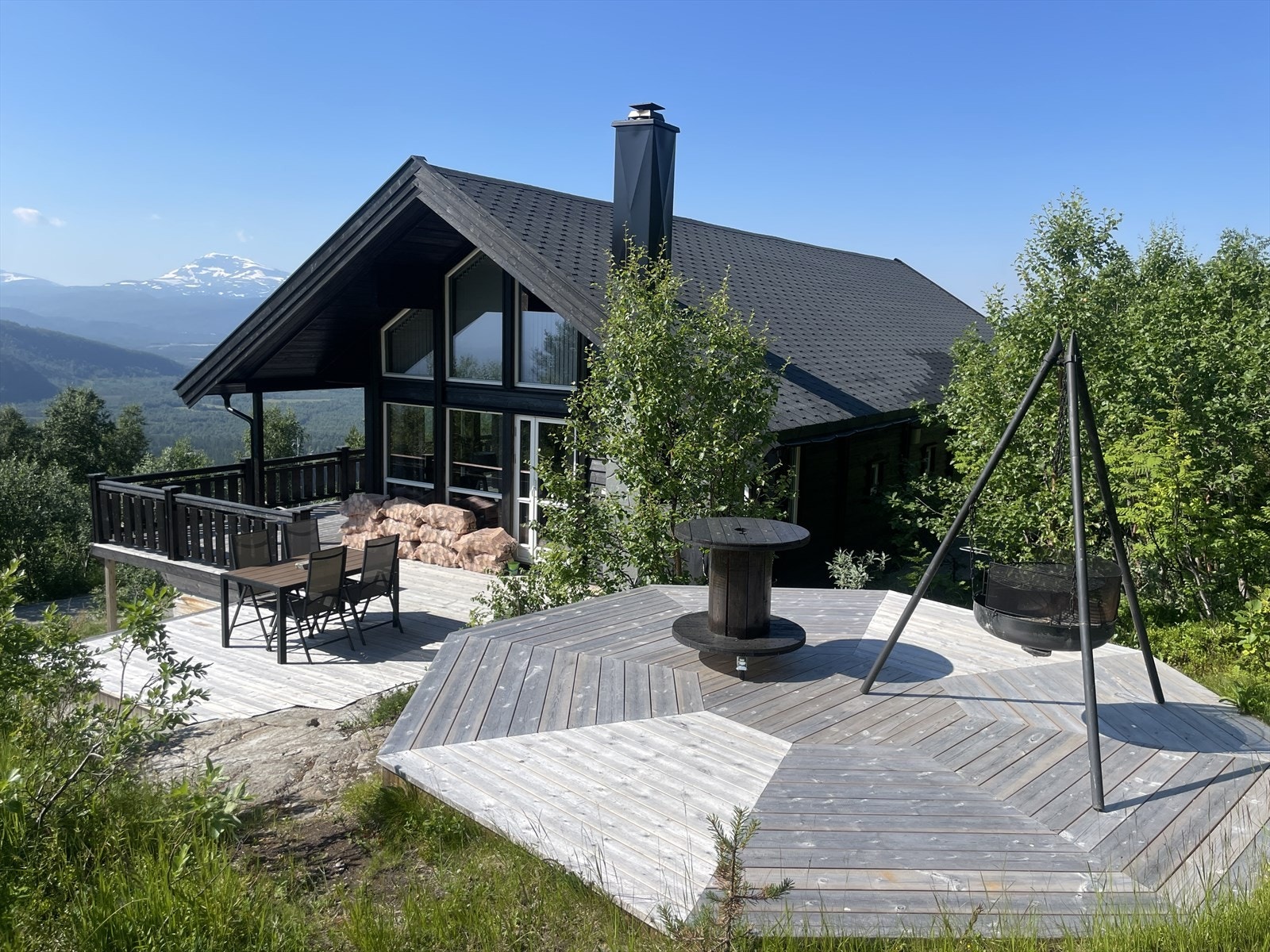 Hjem Eiendomsmegling v/ eiendomsmegler Robin I. Martinsen presenterer Skogsbærveien 7! Galleribilde