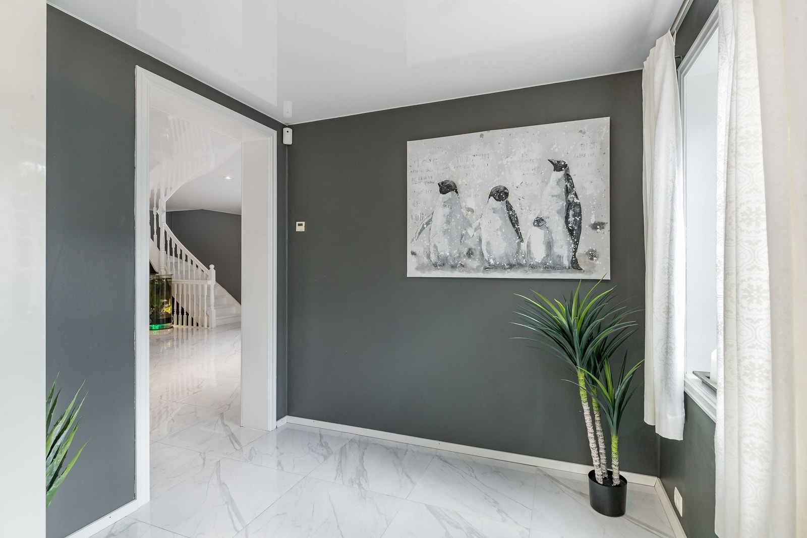 Inngang - hall 1 etg. Galleribilde