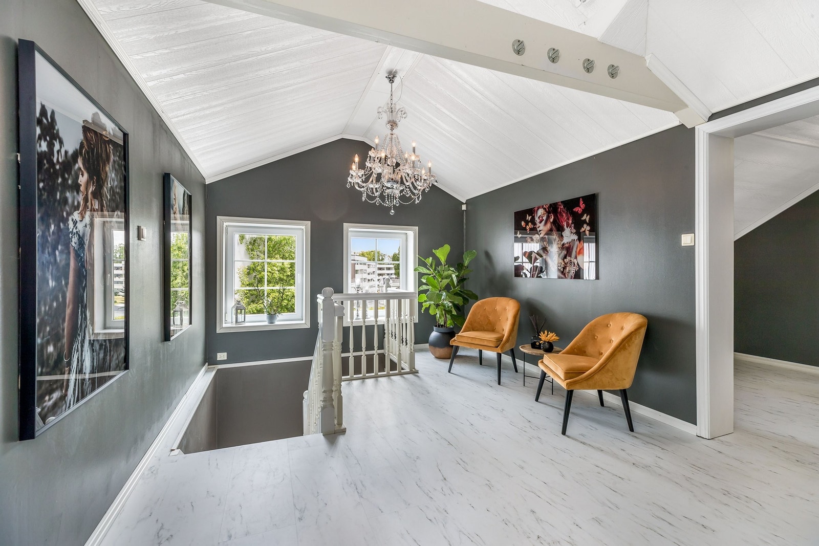 Hall 2. etg. med plass for å bygge mer garderobe Galleribilde