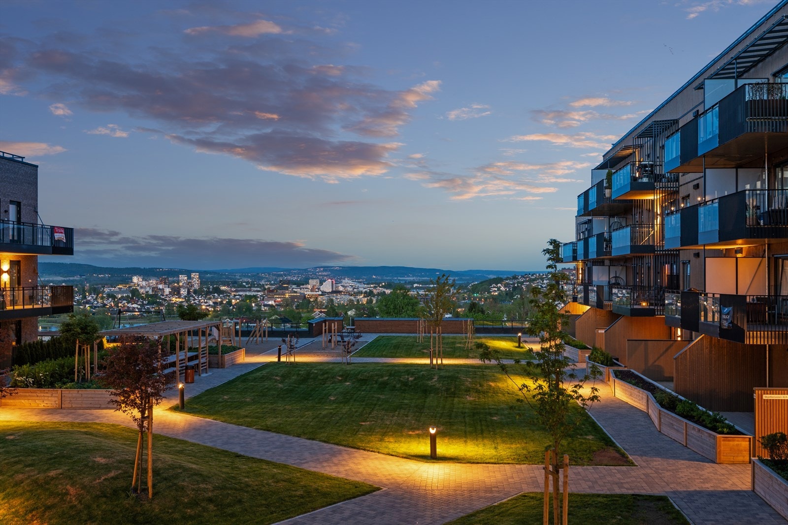 Utsikt fra balkongen på kveldstid. Galleribilde