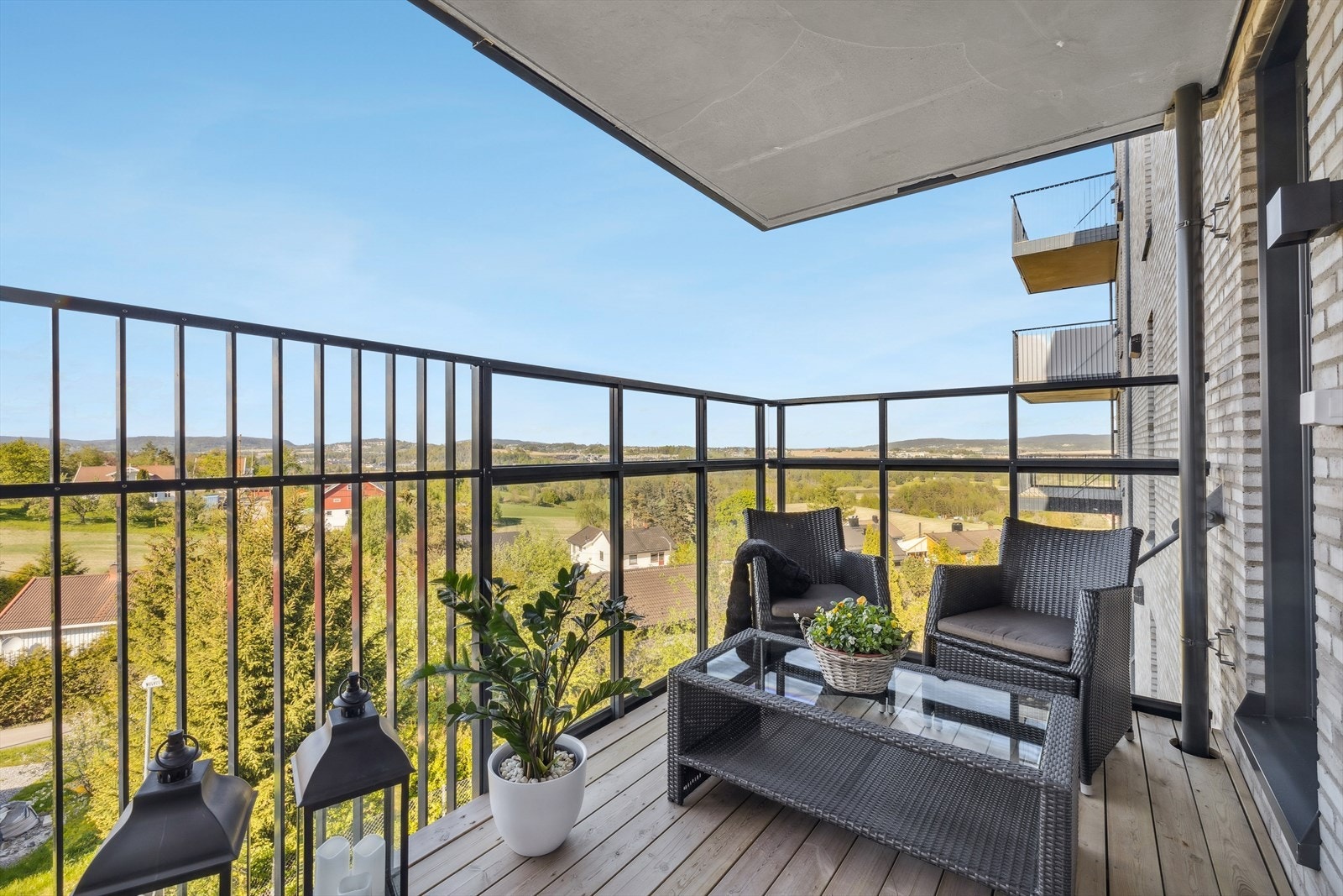 Her er det også god plass til møblere til en hyggelig uteplass. Galleribilde