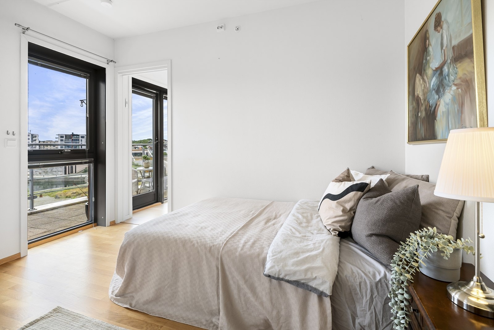 Rommet er et perfekt gjesterom/kontor som gir leiligheten det ekstra rommet mange ønsker seg. Galleribilde