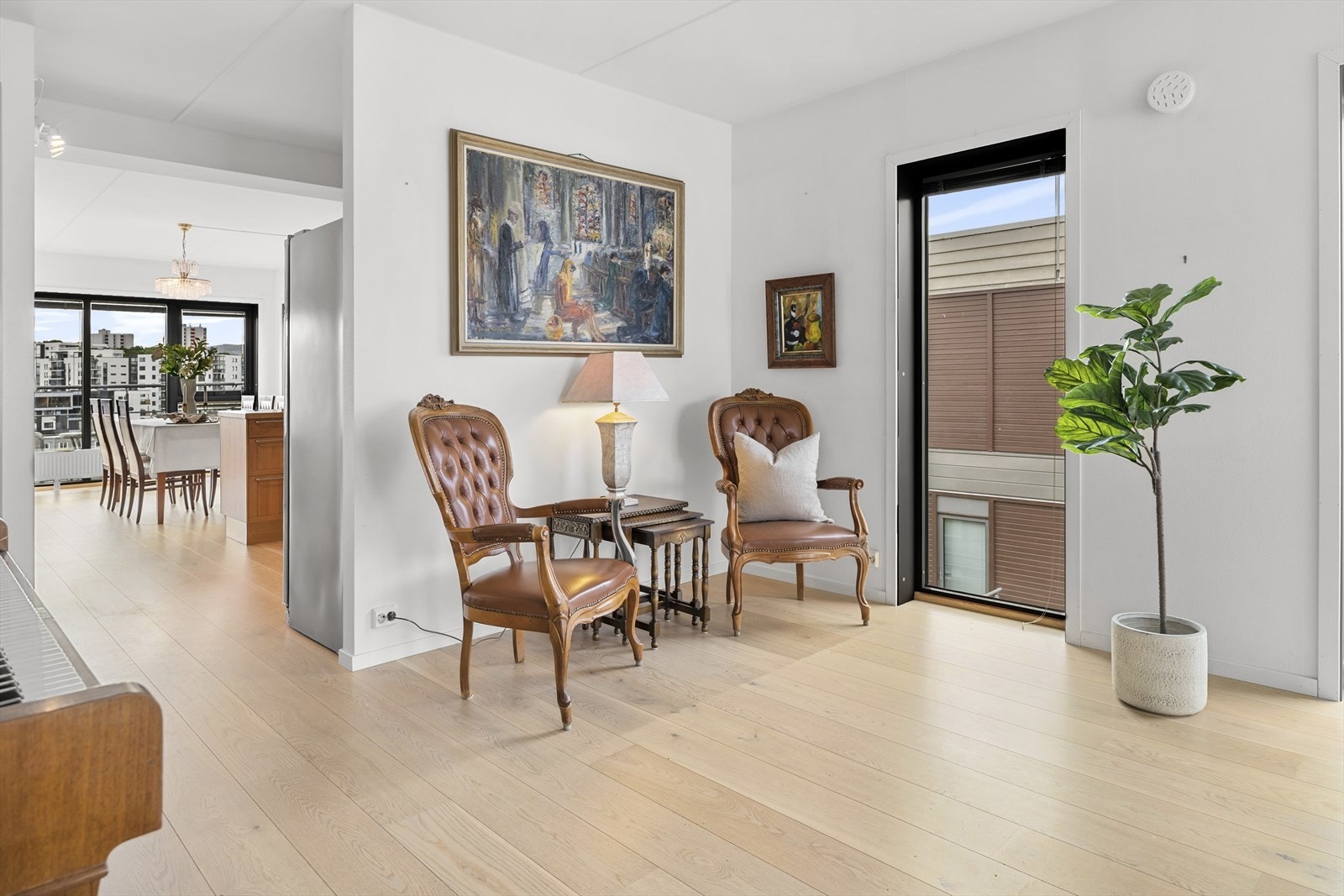 Rommets utforming og størrelse gir anledning til å innrede i ulike soner. Galleribilde