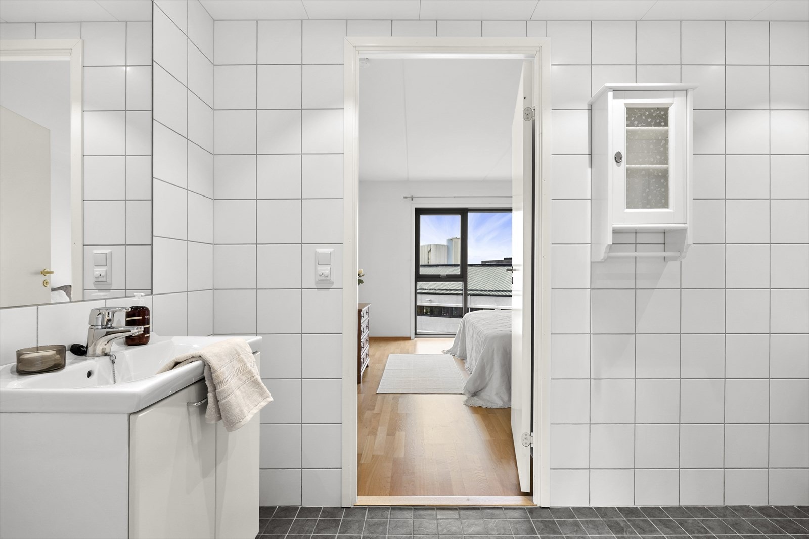 Hovedsoverommet har direkte tilkomst til bad. Galleribilde