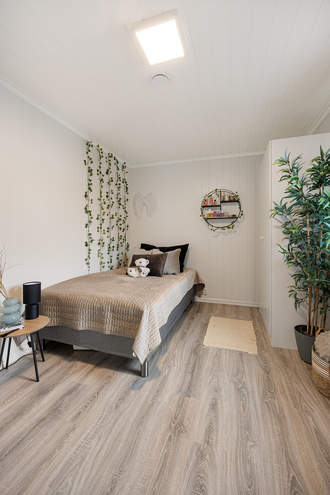 Med hele fire soverom er det god plass til familier med flere barn. Galleribilde