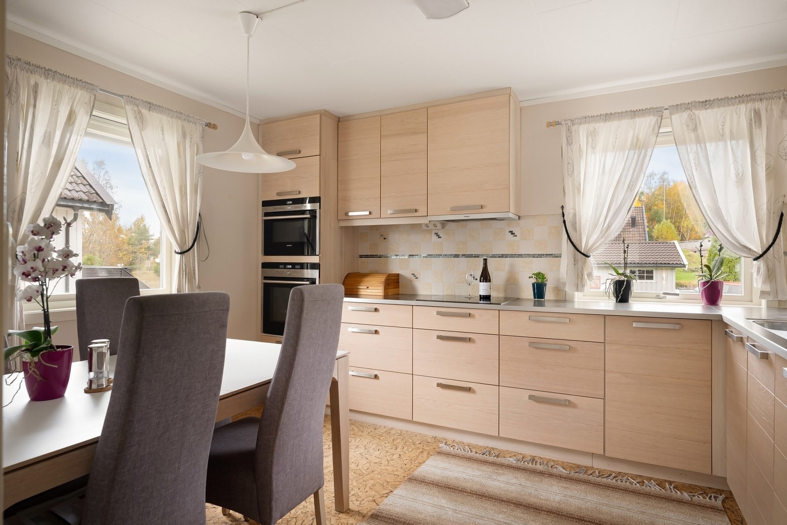 Kjøkkenet - med spiseplass Galleribilde